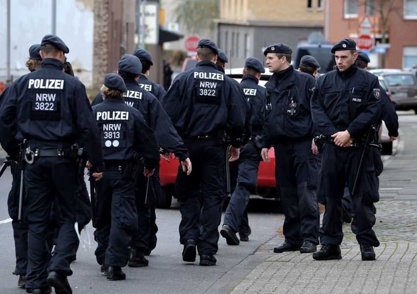 Петима бежанци изнасилиха 7-годишно момиченце в Германия
