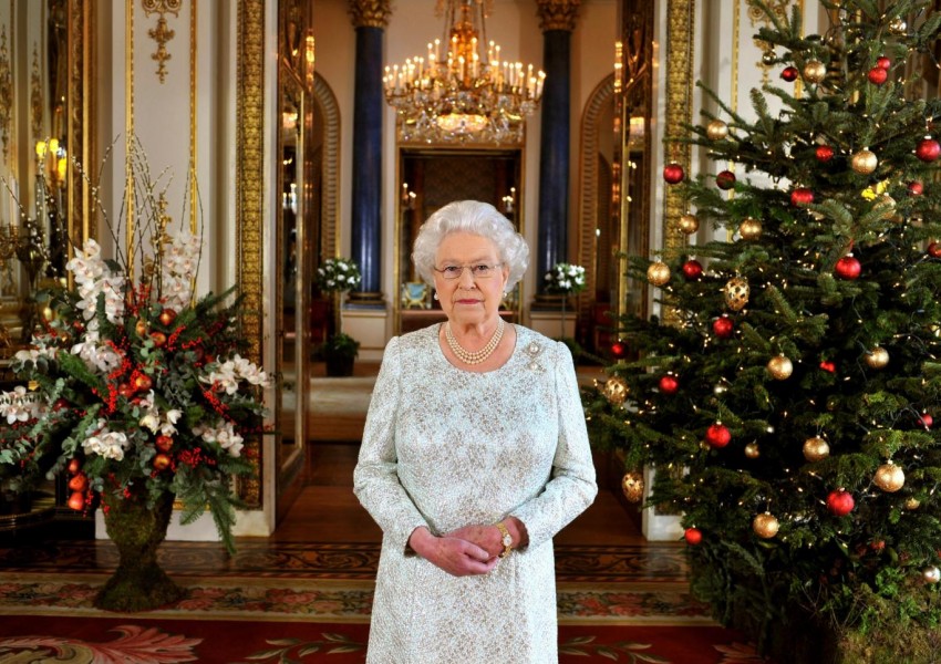 Масова критика към кралица Елизабет II заради кожено палто