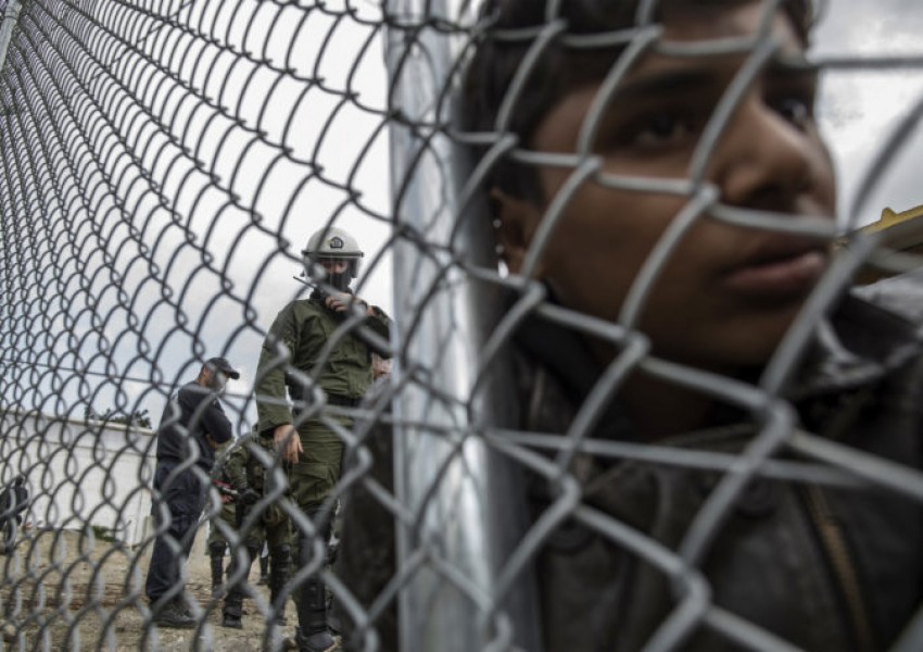 16-годишен бежанец изнасилен групово в гръцки лагер