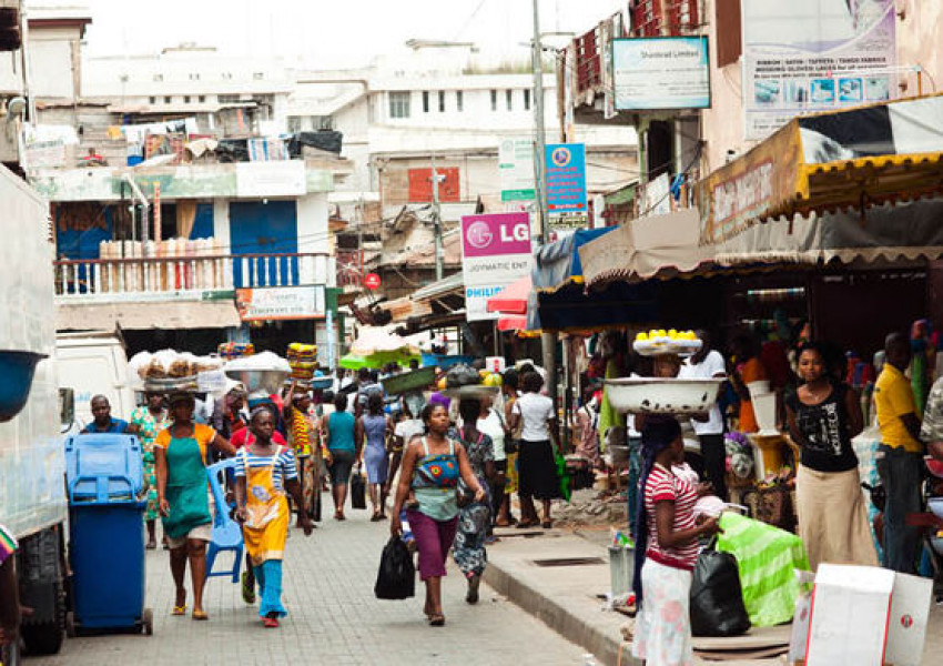 Мъж опита да изяде пениса си в странен ритуал