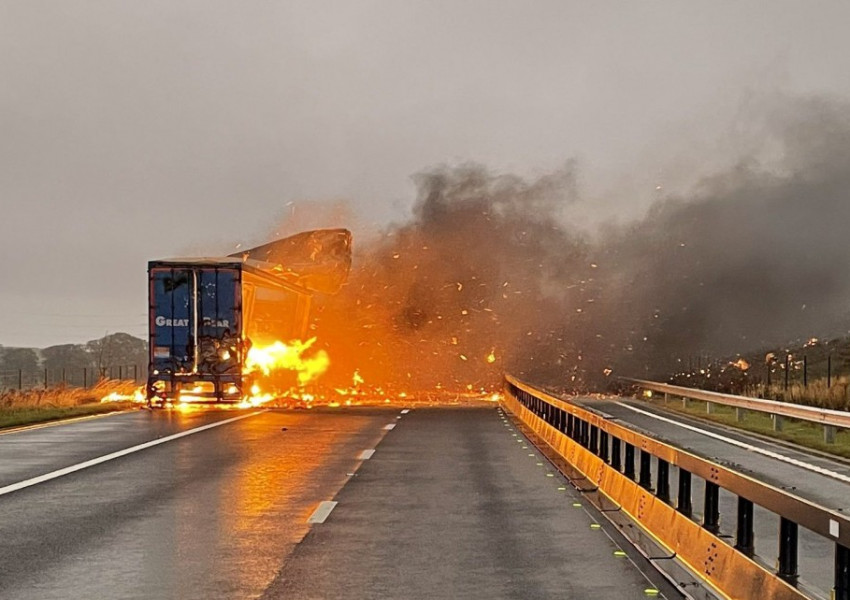 Англия: Горящ камион затвори британската магистрала "М6" и в двете посоки