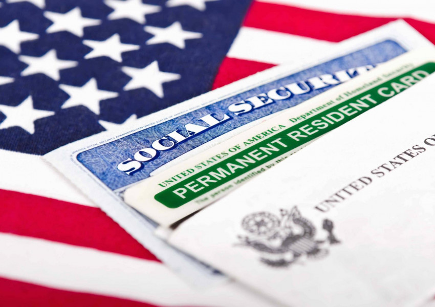 Тръмп удължи забраната за издаване на зелени карти и работни визи