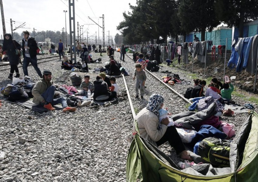 Близо 14 000 са блокираните на гръцко-македонската граница