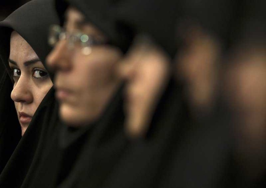 99 удара с камшик за ирански студентки без хиджаб