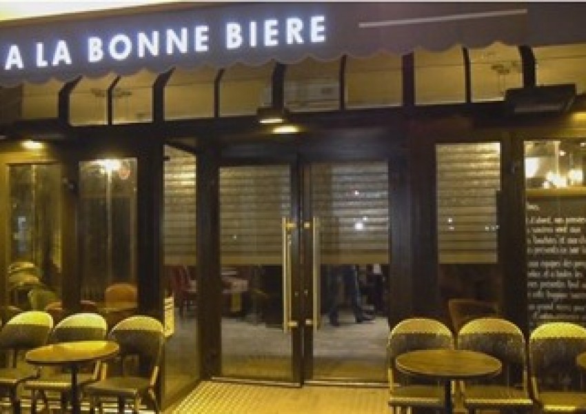 В Париж отново отвори едно от заведенията от атентатите 