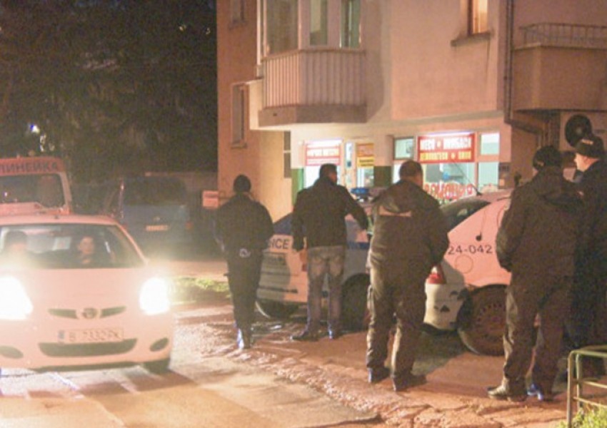 Мъжът, който се барикадира в дома си в София, стреля по полицай