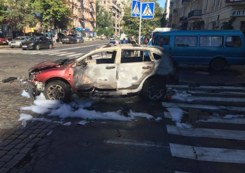 Бомба в колата уби известен руски журналист в Киев