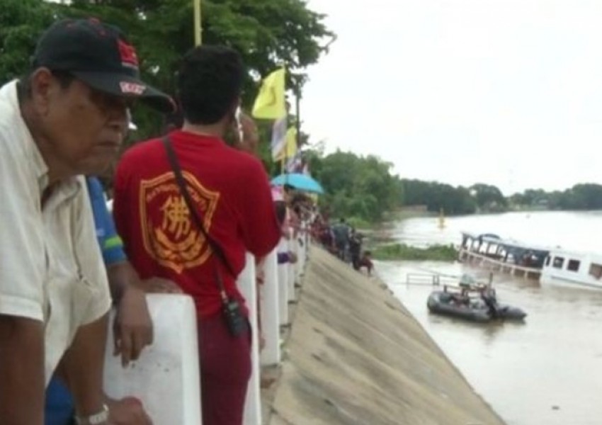 Туристическа лодка се преобърна в Тайланд, загинаха 15 души