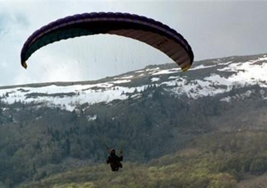 Парапланерист падна край Бузлуджа