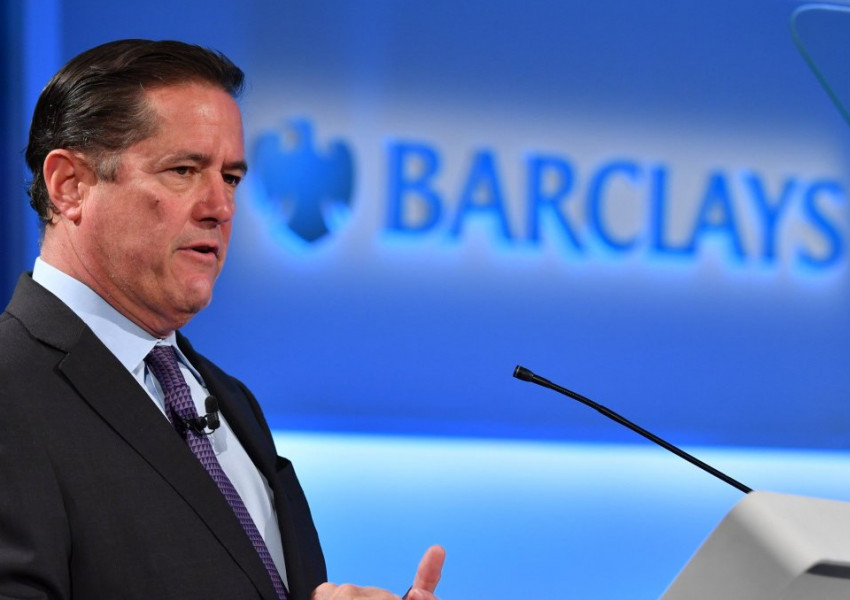 Шефът на британската банка "Barclays" подаде оставка заради връзки със ceксуaлния нacилник Джефри Ъпстийн