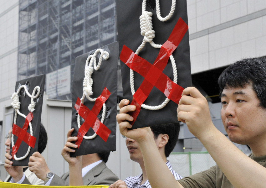 Осъдени на смърт японци съдят правителството заради жестоките екзекуции, които се практикуват в Япония. 