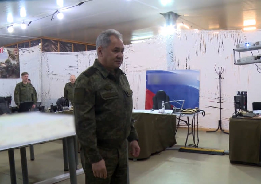 За първи път: Руският министър на отбраната Сергей Шойгу инспектира войските на Москва в Украйна