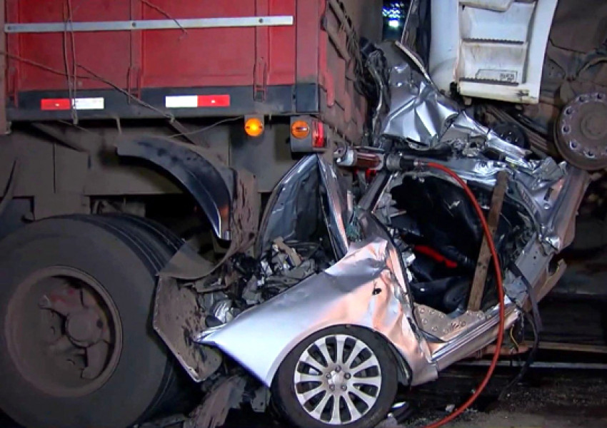 Шофьорът на тази кола е все още жив! (СНИМКИ+ВИДЕО)