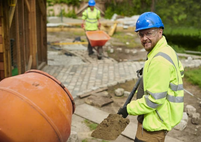 Строителните компании във Великобритания ограничават наемането на работници