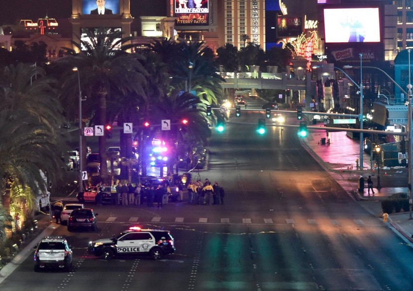 Един убит и 36 ранени, ударени от кола на тротоар в Лас Вегас