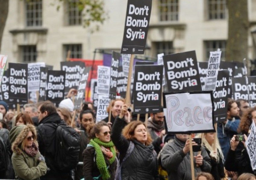 Протест в Лондон: "Не бомбардирайте Сирия!"