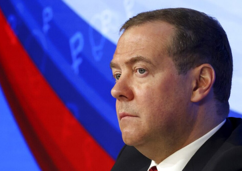 Медведев: Всяка военна интервенция на НАТО срещу Крим, е обявяване война на Русия и ще доведе до Трета световна война