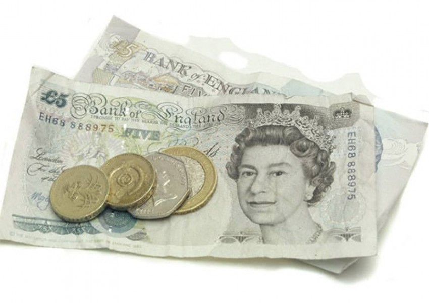 Ден преди референдума, британци масово обменят лири за долари и евро
