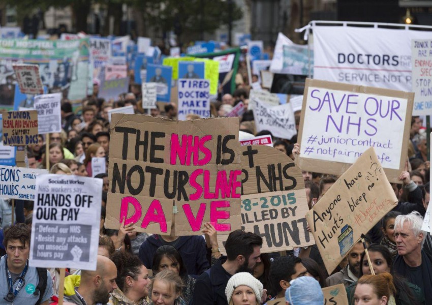 Нови стачки на младите лекари в Англия