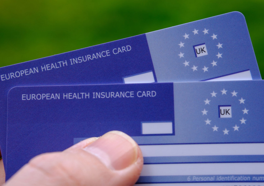 Живеещите във Великобритания могат да кандидатстват за новата Здравноосигурителна карта - GHIC, която заменя досегашната EHIC схема.