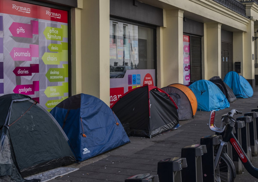 Бездомни европейски граждани са били депортирани, въпреки че имат право да пребивават във Великобритания.