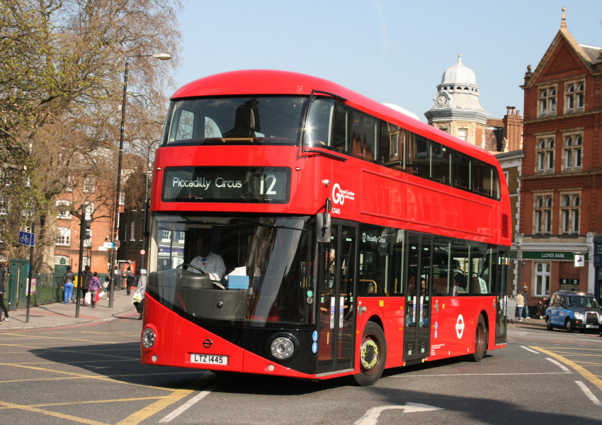 Как се е променил през годините лондонския автобус? (СНИМКИ + ВИДЕО)