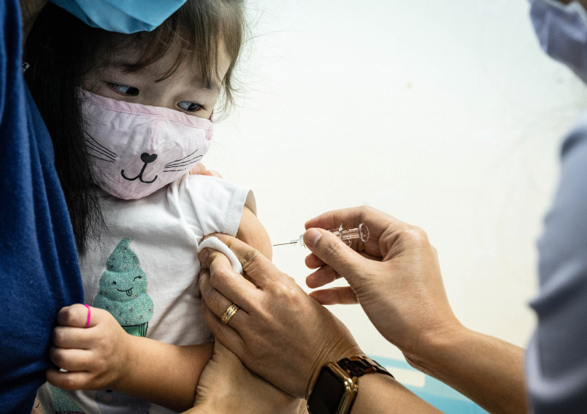 Англия: започват опити с ковид-ваксини върху деца!