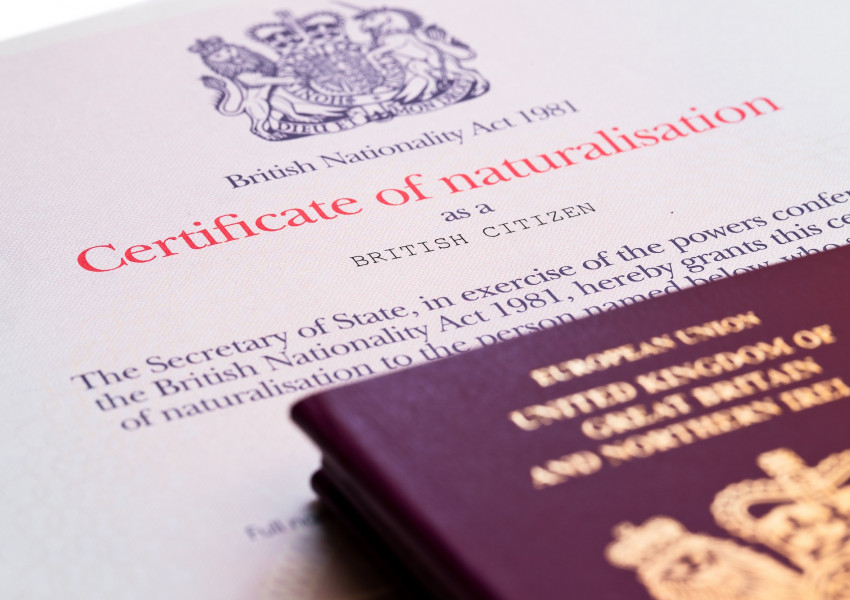 СЪД: Таксата от £1012 за получаване на британско гражданство от деца - НЕЗАКОННА!