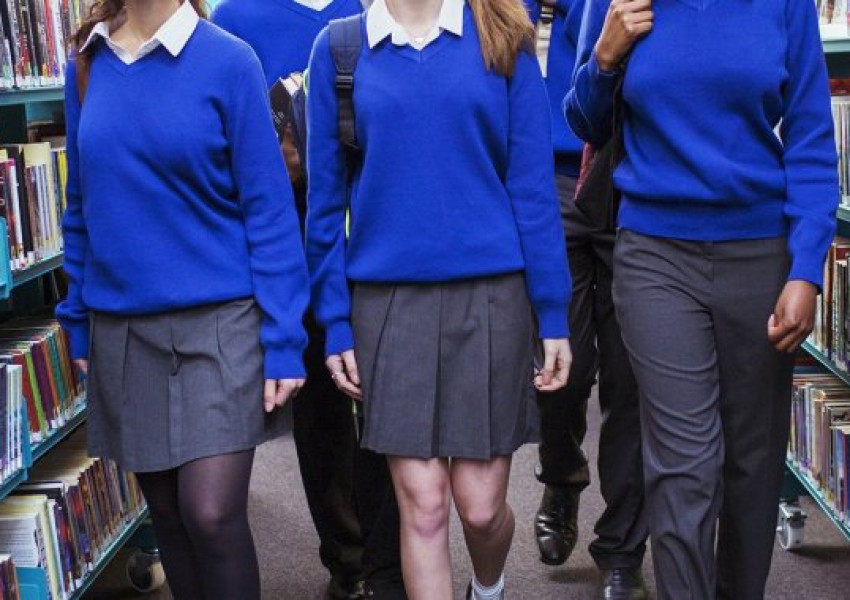 Училищните униформи в Уелс стават полово неутрални