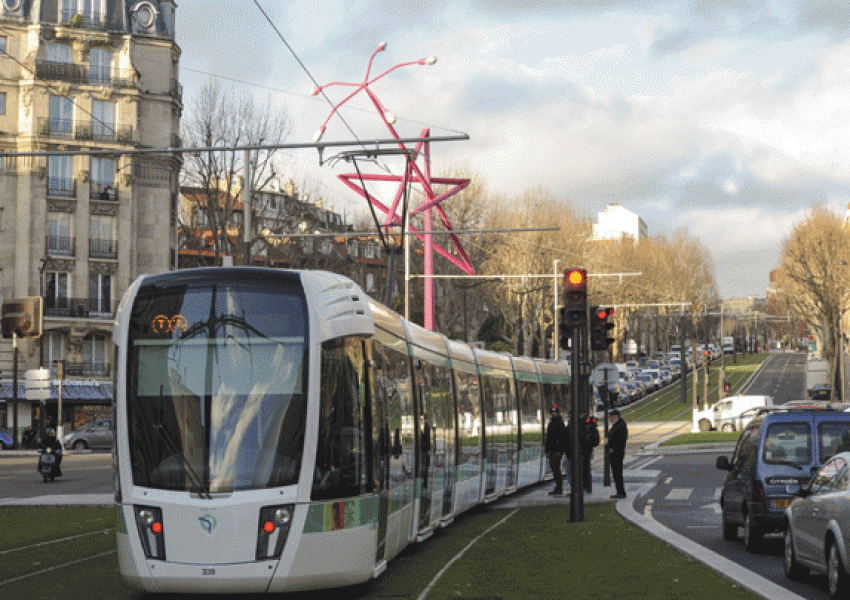 Бебе се роди във влак в Париж, ще се вози безплатно 25 години