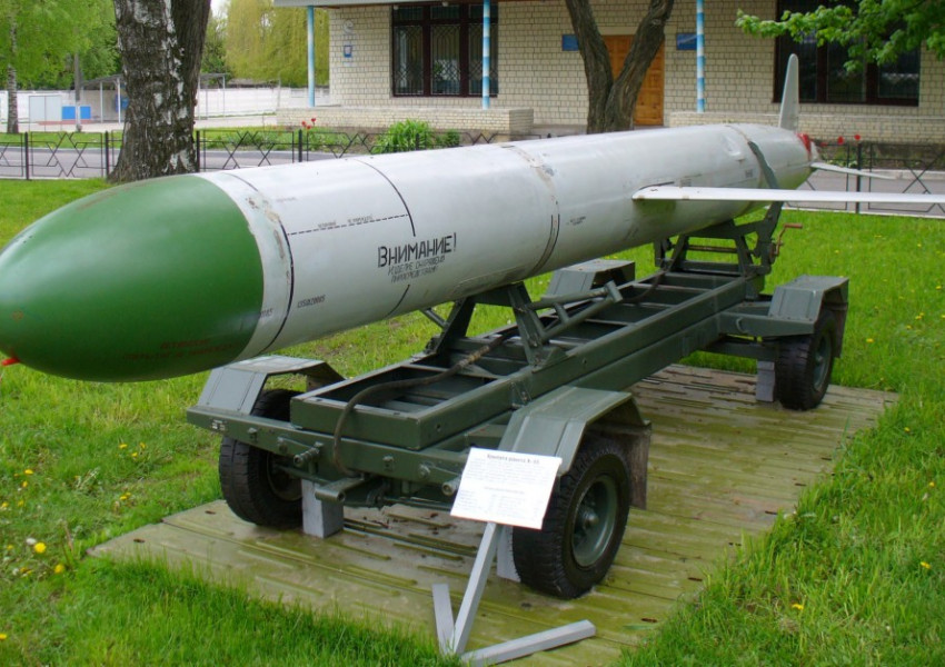Британското разузнаване заподозря, че Русия използва ''стари ядрени крилати ракети'' за да бомбардира Украйна. Ядрените глави обаче били отстранявани преди изстрелване