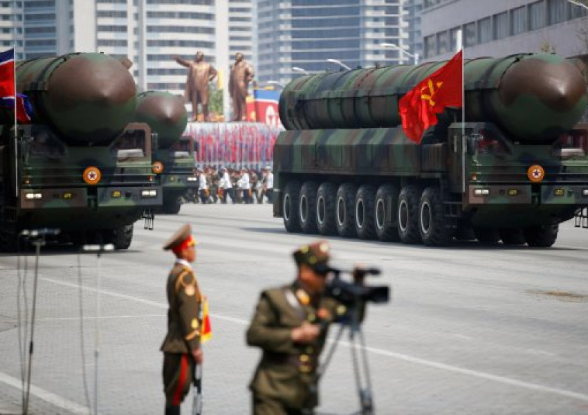 Северна Корея изпробва ново тактическо оръжие (СНИМКИ)
