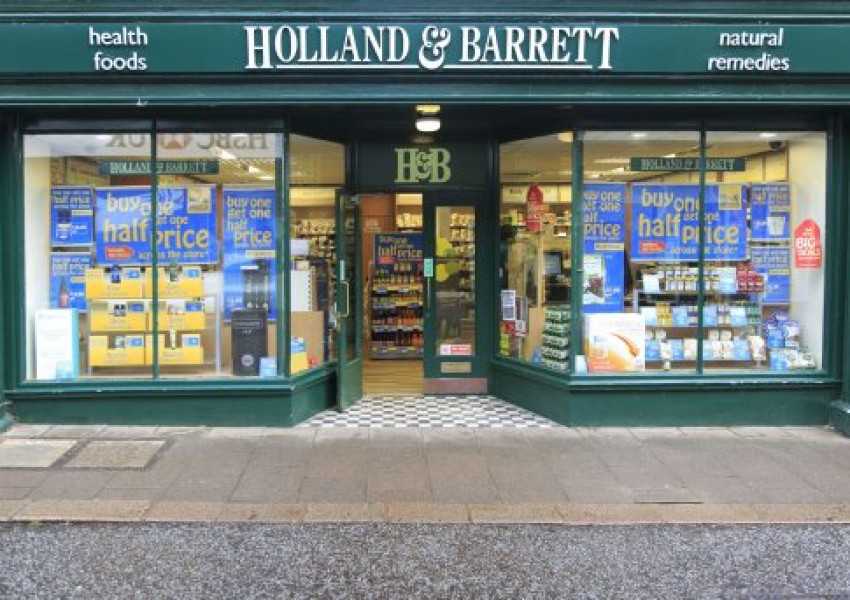 Holland & Barrett спира да продава мокри кърпички (СНИМКИ)