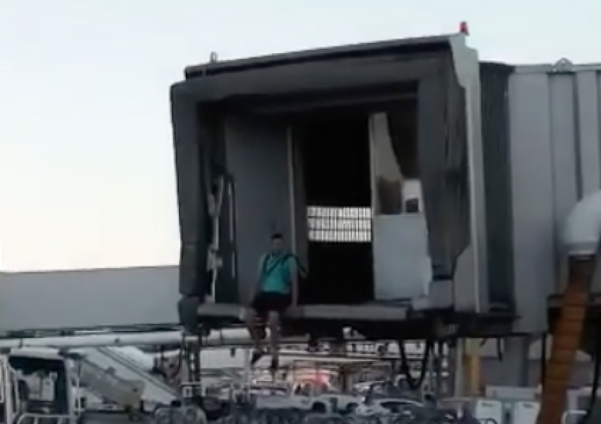 Закъснял пътник гони самолета си по пистата в Мадрид (ВИДЕО)