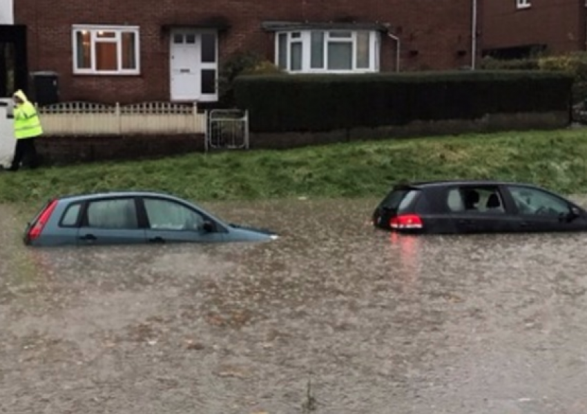 Коли потъват в наводненията в различни части на Великобритания