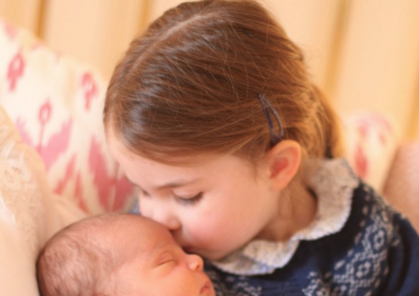 Първи снимки на малкия принц Луи 