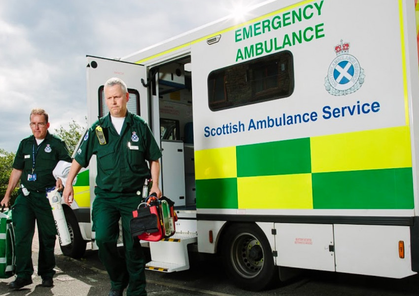 Пациент е чакал 40 часа линейка преди да почине в Шотландия. 