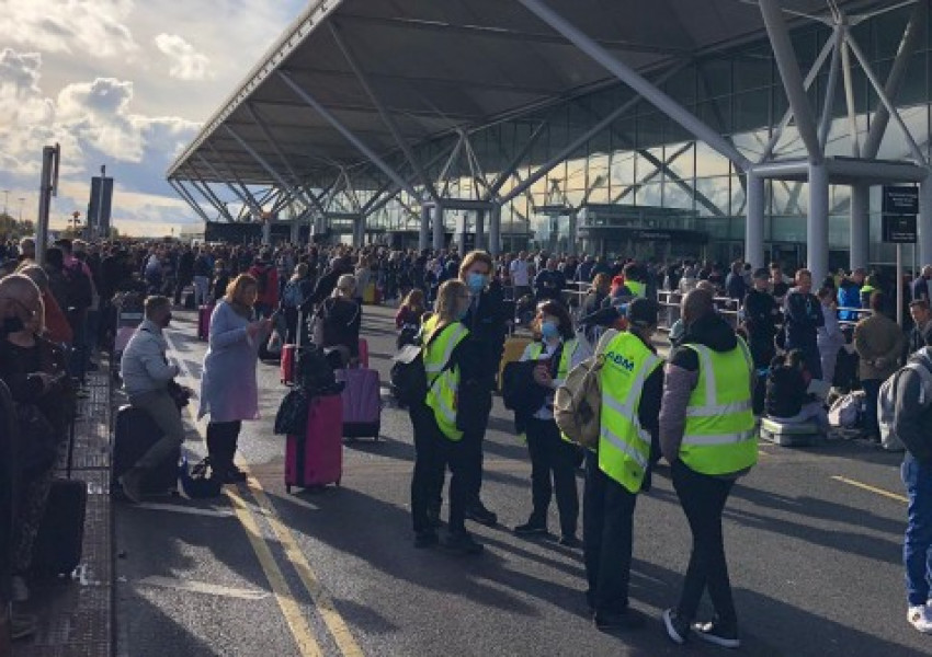 Лондонското летище Станстед е частично евакуирано заради подозрителен пакет. (ОБНОВЕНА)