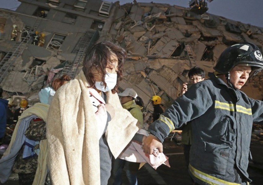 Адът в Тайван! Стотици чакат спасение под развалините