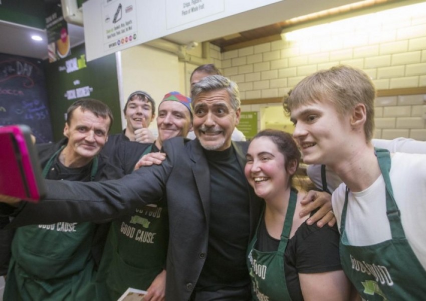Джордж Клуни хапна в квартал за бедни