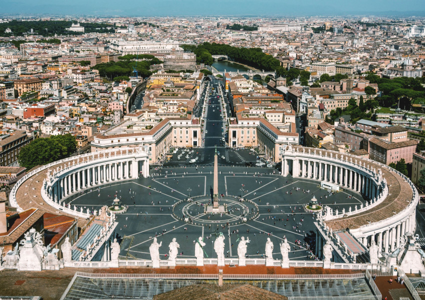 Във Ватикана папата ще отслужи литургията по-рано, а във Витлеем без поклонници