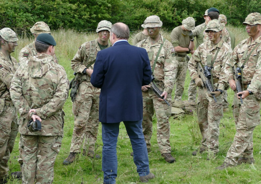 Великобритания започна обучението на хиляди украински новобранци, те ще бъдат тренирани далеч от руските бомбардировки и ще бъдат изпращани на източния фронт, веднага след като бъдат готови да се сражават (СНИМКИ) 