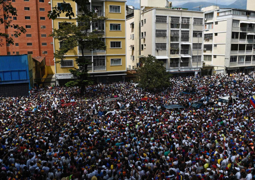 Сблъсъци на протеста във Венецуела (СНИМКИ)