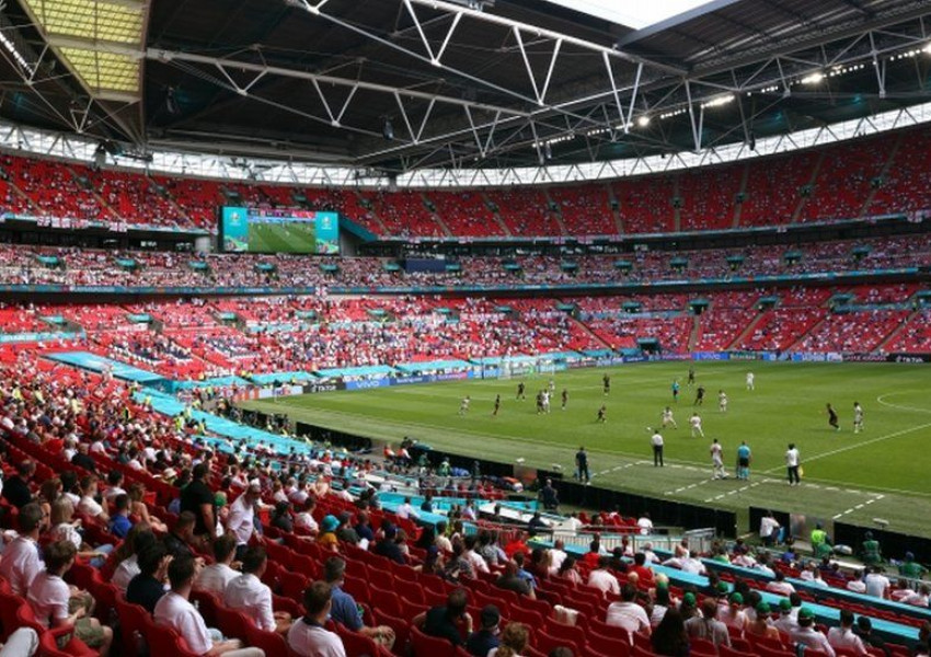 Лондон: Зрител е паднал от трибуните на "Уембли" по време на футболната среща между Англия и Хърватия!