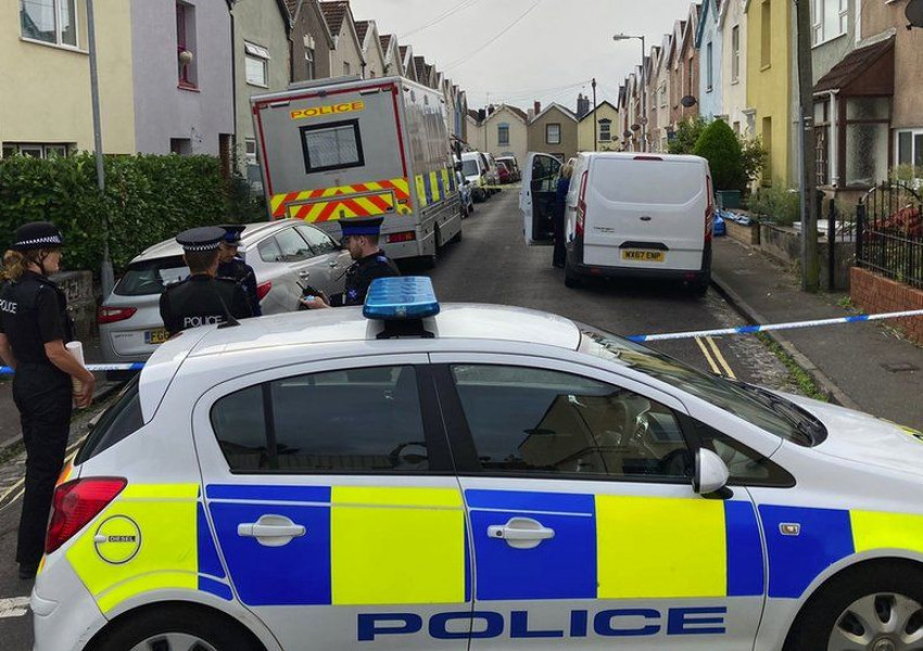 Четирима арестувани за убийството на двама мъже в къща в Бристол