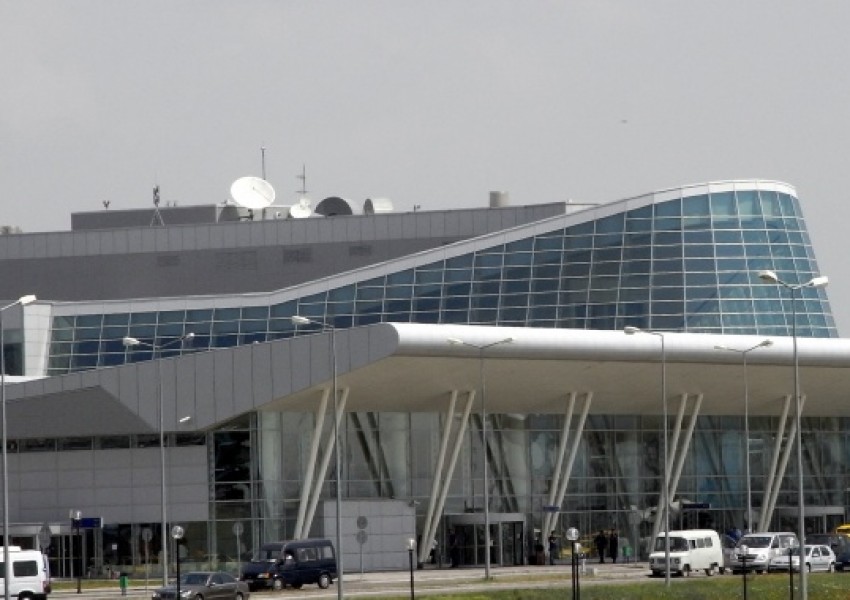 Холандци живеят на летище "София"