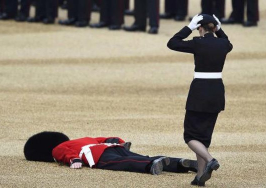 Неприятен инцидент по време на Парада в чест на Кралица Елизабет