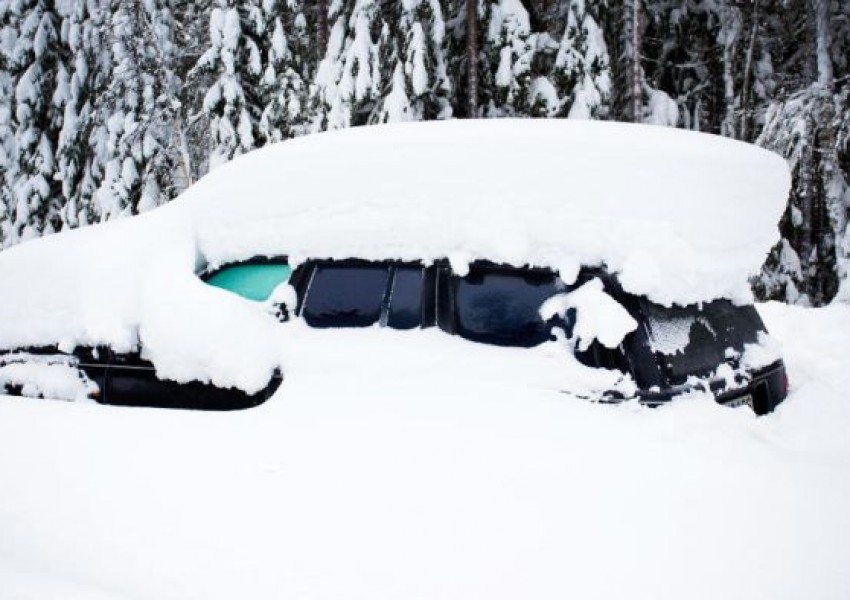 Непочистен от снега автомобил? Опасно е!