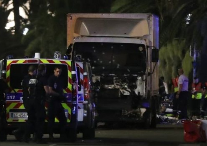 Най-малко 70 души са загинали при нападението в Ница! (ОБНОВЕНО)