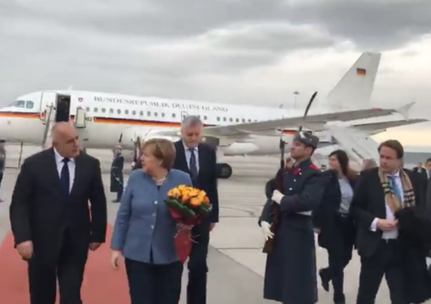 Бойко Борисов посрещна Ангела Меркел в София (ВИДЕО)